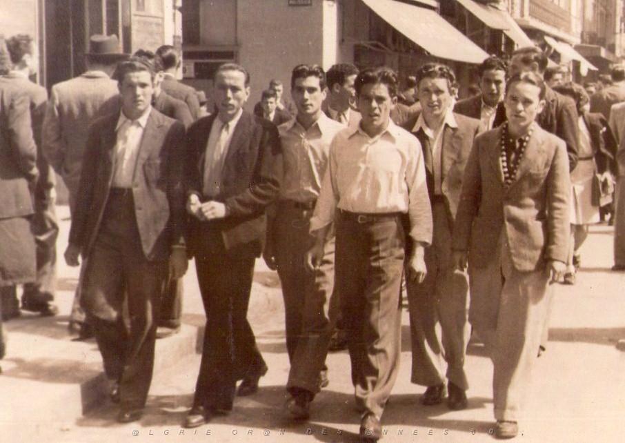 mon père 1er à gauche.jpg